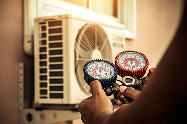 Professional Hvac technician working in Oak Island, NC